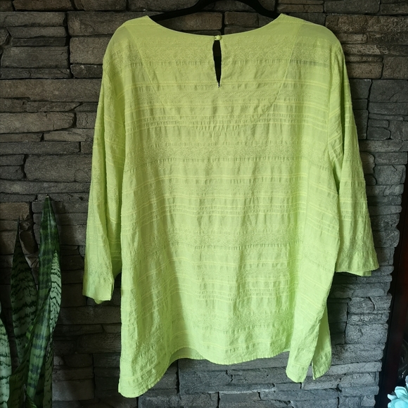 Alfred Dunner- Ladies Plus Size, Lime Green Top - Picture 2 of 4